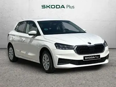 Usado Skoda Fabia Ambition 80 CV (58 kW) 2022 Blanco Utilitario