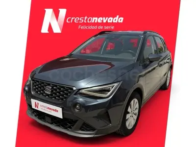 Usado Seat Arona Style 110 CV (80 kW) 2023 Gris / plata SUV