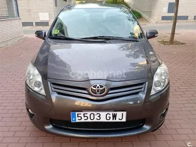 Usado Toyota Auris Active 90 CV (66 kW) 2010 Marrón Utilitario