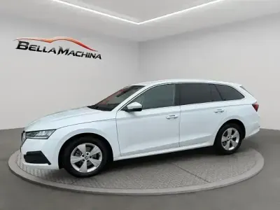 Usado Skoda Octavia 110 CV (80 kW) 2021 Blanco Familiar