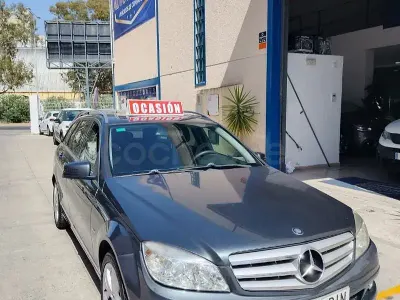 Usado Mercedes C200 Avantgarde 136 CV (100 kW) 2010 Gris / plata Familiar