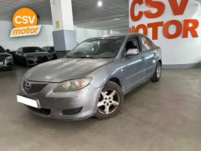 Usado Mazda 3 Luxury 105 CV (77 kW) 2003 Gris Utilitario