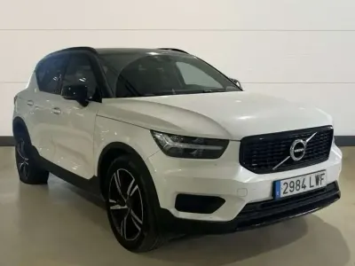 Käytetty Volvo XC40 R-Design 131 HP (96 kW) 2022 Valkoinen Katumaasturi