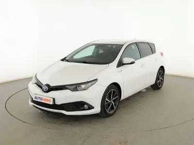 Usado Toyota Auris Hybrid Advance 136 CV (100 kW) 2018 Blanco Utilitario