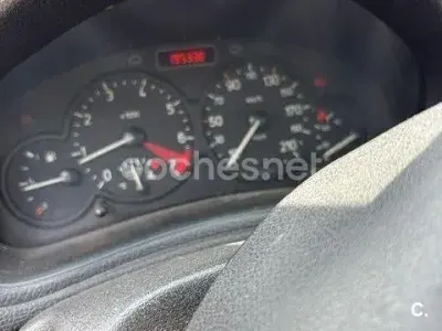 Usado Peugeot 206 110 CV (80 kW) 2002 Negro Descapotable