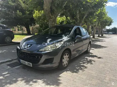 Usado Peugeot 207 70 CV (51 kW) 2010 Gris / plata Berlina