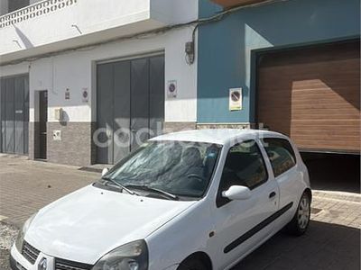 Blanco Usado 2002 Renault Clio II Dynamique Berlina | 1900 € (Un poco caro)