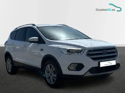 Usado Ford Kuga Trend 120 CV (88 kW) 2019 Blanco SUV