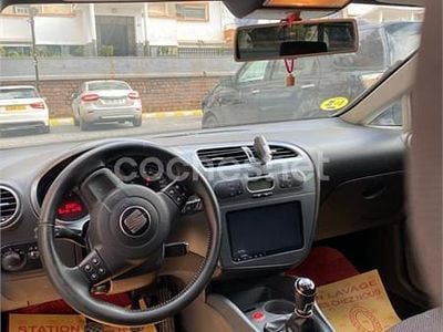 Usado Seat Leon Reference 105 CV (77 kW) 2008 Gris / plata Utilitario