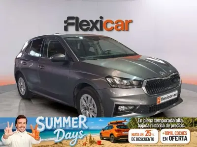 Usado Skoda Fabia Selection 95 CV (69 kW) 2025 Gris Utilitario