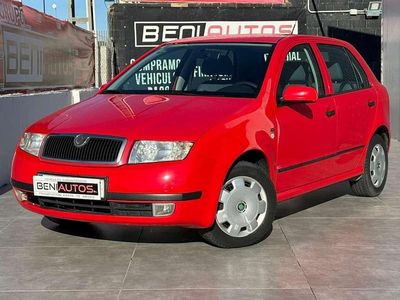 Usado Skoda Fabia Elegance 101 CV (74 kW) 2000 Rojo Utilitario