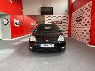 Usado Ford Fiesta Trend 100 CV (73 kW) 2004 Negro Utilitario