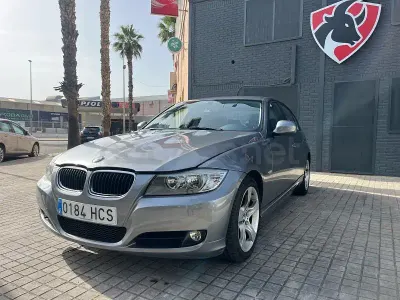 Usado BMW 318 143 CV (105 kW) 2011 Gris / plata Berlina