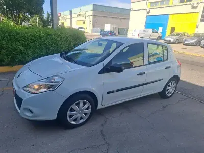 Usado Renault Clio IV Business 90 CV (66 kW) 2012 Blanco Berlina