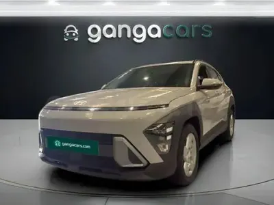 Usado Hyundai Kona 120 CV (88 kW) 2024 Gris / plata SUV
