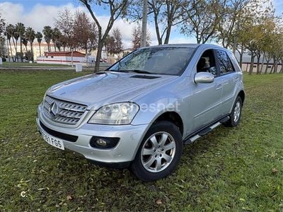 Gris / plata Usado 2006 Mercedes ML320 SUV | 9900 € (Precio justo)