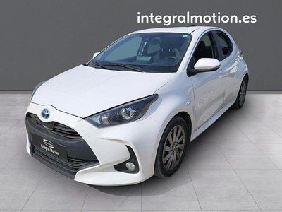 Blanco Usado 2023 Toyota Yaris Hybrid Active Berlina | 19.900 € (Precio justo)