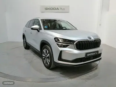 Usado Skoda Kodiaq Selection 150 CV (110 kW) 2025 Gris / plateado SUV
