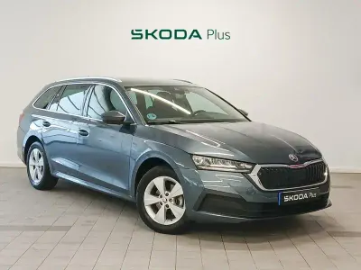 Usado Skoda Octavia Ambition 150 CV (110 kW) 2021 Gris / plata Familiar