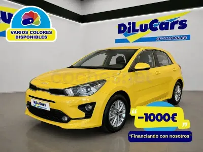 Usado Kia Rio 84 CV (61 kW) 2023 Amarillo Berlina