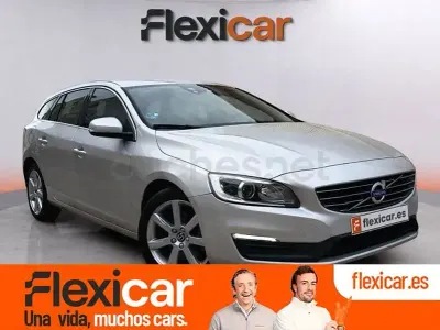 Usado Volvo V60 Kinetic 152 CV (111 kW) 2018 Gris / plata Familiar