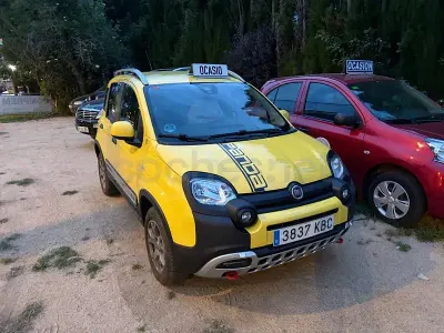 Usado Fiat Panda Cross Cross 95 CV (69 kW) 2017 Amarillo Utilitario