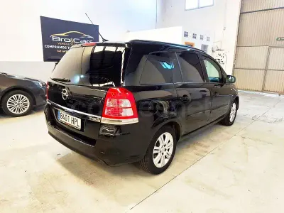 Usado Opel Zafira Family 110 CV (80 kW) 2013 Negro Monovolumen