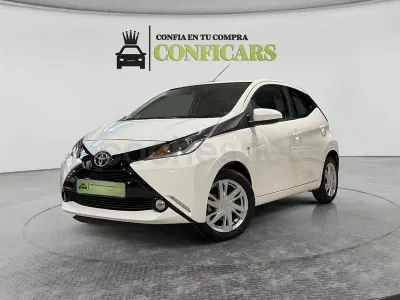 Usado Toyota Aygo X-cite 69 CV (50 kW) 2016 Blanco Utilitario