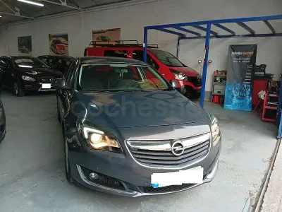 Usado Opel Insignia Selective 140 CV (102 kW) 2015 Gris / plata Berlina
