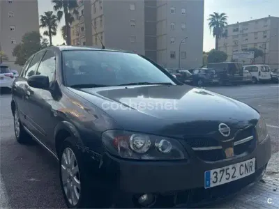 Usado Nissan Almera 136 CV (100 kW) 2003 Gris / plata Berlina