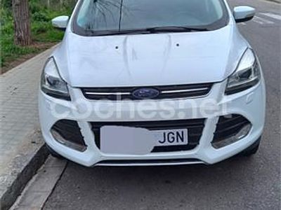Usado Ford Kuga Titanium 150 CV (110 kW) 2015 Blanco SUV