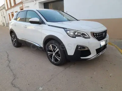 Usado Peugeot 3008 Allure 130 CV (95 kW) 2020 Blanco SUV