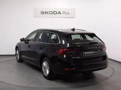 Usado Skoda Octavia Ambition 115 CV (84 kW) 2023 Negro Familiar