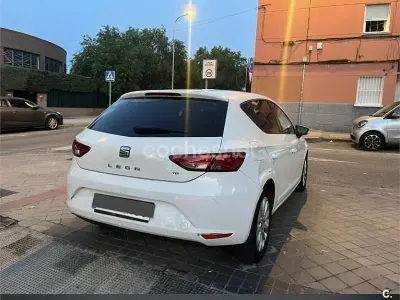 Usado Seat Leon Reference 105 CV (77 kW) 2014 Blanco Berlina