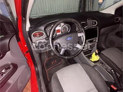 Usado Ford Focus Trend 90 CV (66 kW) 2010 Rojo Berlina