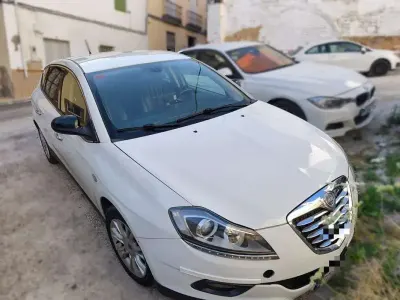 Usado Lancia Delta Gold 105 CV (77 kW) 2013 Blanco Utilitario