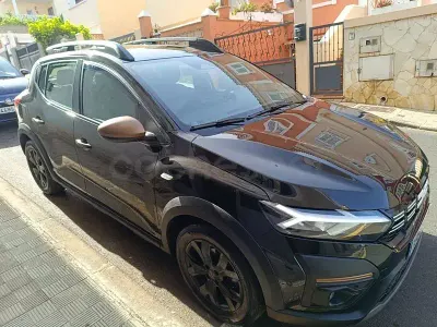 Usado Dacia Sandero Essentiel 67 CV (49 kW) 2025 Azul Berlina