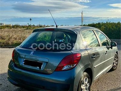 Usado Peugeot 207 Envy 70 CV (51 kW) 2011 Gris / plata Berlina