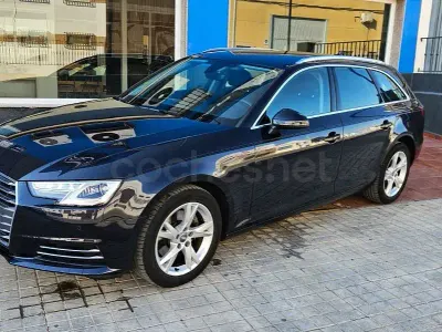 Usado Audi A4 150 CV (110 kW) 2018 Azul Familiar