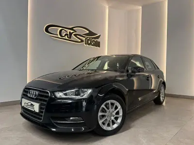Usado Audi A3 Attraction 110 CV (80 kW) 2015 Negro Berlina