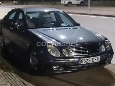 Usado Mercedes E270 Avantgarde 177 CV (130 kW) 2005 Azul Berlina