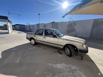 Beige Usado 1988 Mercedes E230 Berlina | 14.000 €