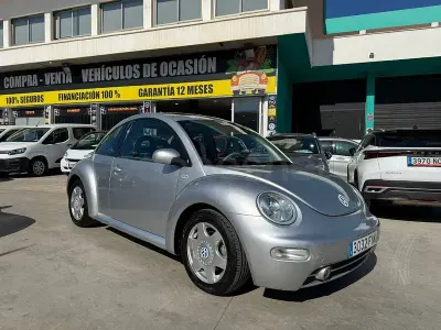 Usado VW New Beetle 150 CV (110 kW) 2002 Gris / plata Utilitario