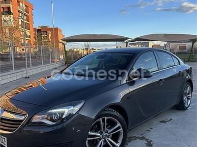 Usado Opel Insignia Selective 140 CV (102 kW) 2015 Gris / plata Berlina