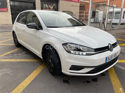 Usado VW Golf VII Advance 110 CV (80 kW) 2018 Blanco Familiar