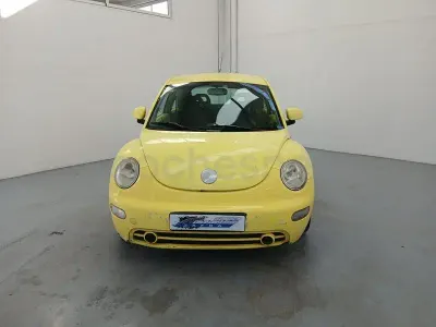 Usado VW New Beetle 90 CV (66 kW) 1999 Amarillo Utilitario