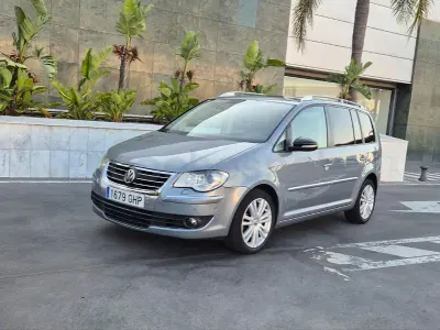 Usado VW Touran Highline 140 CV (102 kW) 2008 Gris / plata Monovolumen