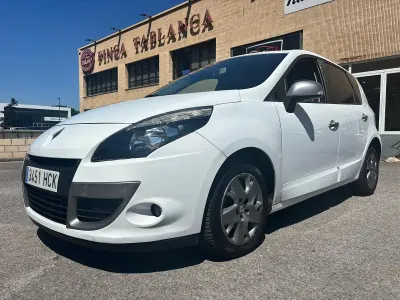 Usado Renault Scénic III 95 CV (69 kW) 2012 Monovolumen