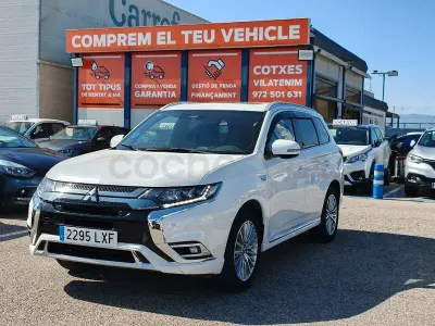 Usado Mitsubishi Outlander P-HEV 224 CV (164 kW) 2021 Blanco SUV