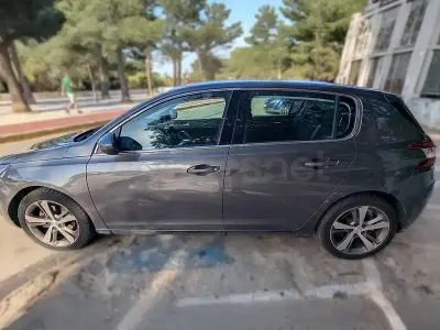 Usado Peugeot 308 Style 120 CV (88 kW) 2017 Gris Utilitario